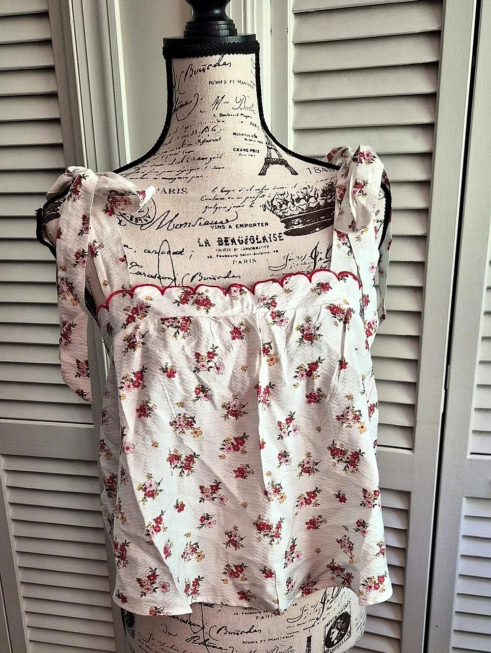 blu pepper Floral Smocked Tank Top in White & Pink Size Large